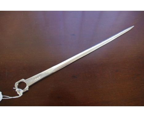 George lll sterling silver skewer hallmarked London 1817, maker: Solomon Hougham, Solomon Royes & John East Dix, 105g approx.