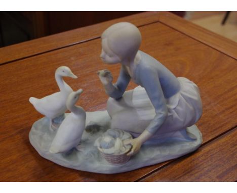 Lladro girl with geese figurine 22 cm long, 16 cm high approx.