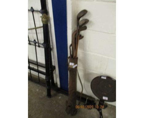 VINTAGE GOLF BAG WITH HICKORY SHAFTED GOLF CLUBS