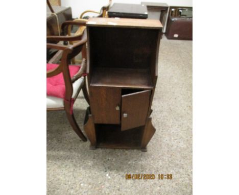 EARLY 20TH CENTURY OAK SIDE CUPBOARD WITH OPEN SHELF OVER TWO CUPBOARD DOORS WITH SIDE MAGAZINE RACKS