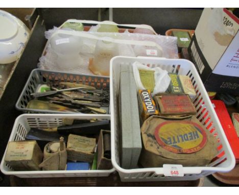 TRAY CONTAINING VINTAGE BOXED ITEMS, SHOE HORNS ETC 