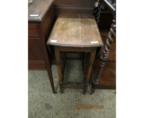 OAK FRAMED SMALL PROPORTION DROP LEAF GATE LEG TABLE