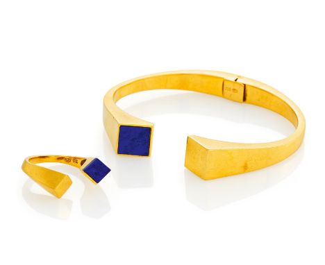   SET: GOLD-ARMREIF UND RING. SET: GOLD-ARMREIF UND RING.  Deutschland. Um 1990.   750/- Gelbgold, Punze, Gesamtgewicht: ca. 