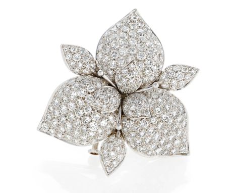   DIAMANT-BROSCHE. DIAMANT-BROSCHE.  Italien. Um 1980.   750/- Weißgold, Punze, Gesamtgewicht: ca. 21,6 g. Ø 4,5 x 4,5 cm. Ca
