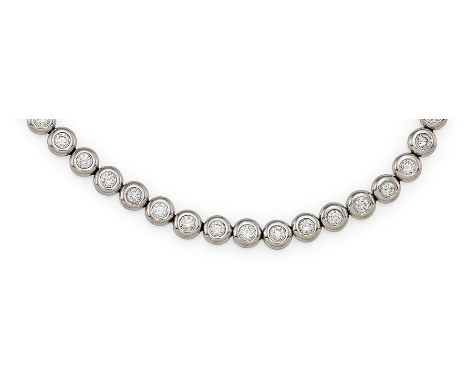   DIAMANT-COLLIER. DIAMANT-COLLIER.  Deutschland. Um 2000.   750/- Weißgold, rhodiniert, Punze, Gesamtgewicht: ca. 43,5 g. Lä