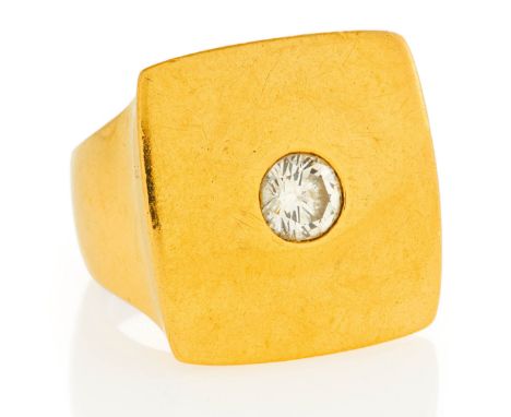   DIAMANT-RING. DIAMANT-RING.  Deutschland. Um 2000.   585/- Gelb- und Weißgold, Punze, Gesamtgewicht: ca. 28,5 g. EU-RM: 59.