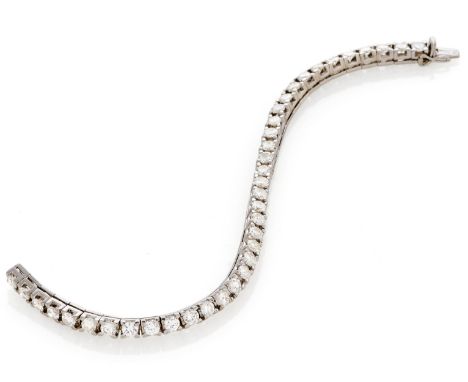   DIAMANT-ARMBAND. DIAMANT-ARMBAND.  Deutschland. Um 2000.   750/- Weißgold, Punze, Gesamtgewicht: ca. 17,0 g. Länge 16,5 cm.