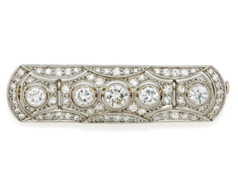  DIAMANT-BROSCHE. DIAMANT-BROSCHE.  Deutschland. Art Déco Stil.   750/- Weißgold, Punze, Gesamtgewicht: ca. 9,0 g. 4,5 x 1,3