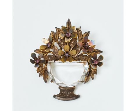 B. BLUMENTHAL - Vintage Brosche als BlumenkorbB. Blumenthal &amp; CO. INC Messing. Kristall. Maße: 7,2 x 6,2 cm. Nadel mit Si