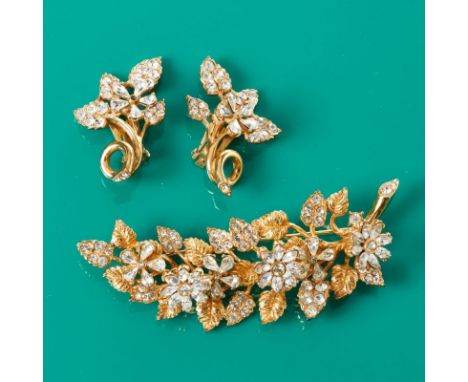 HATTIE CARNEGIE - Vintage Brosche mit Ohrclips mit beweglichen Blüten (2 Teile)Hattie Carnegie, USA; um 1970. Metall, Goldfar