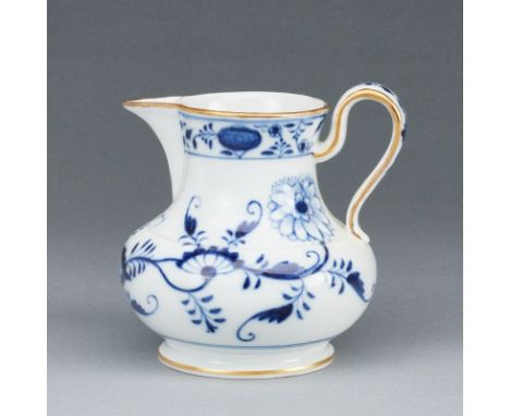 Sahnegießer - Zwiebelmuster mit GoldrandKönigliche und Staatliche Porzellan Manufaktur, Meissen 1850-1888. Porzellan, weiß, g