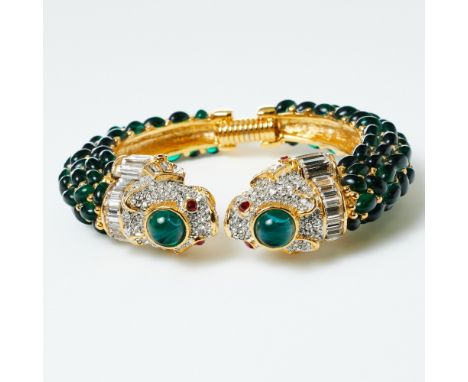 KJLANE - Vintage - Glasfisch-Armreif mit smaragdgrünen StrassKenneth Jay Lane, USA. Metall, Goldfarben. Grüner, roter und wei
