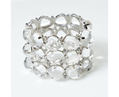 KJLANE - Vintage - breiter Cabochon-ArmreifKenneth Jay Lane, USA. Metall, Silberfarben. Strass. Reif-D. 5 x 6 cm. B. 5,5 cm. 
