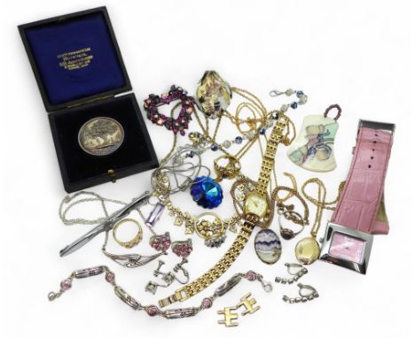 Collection of silver and costume jewellery to include a Royal Scottish Arboricultural medal dated 1925 silver and enamel Orta
