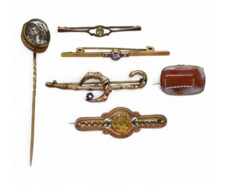 Five 9ct gold vintage brooches to include citrine, amethyst and pearl, sapphire, peridot weight together 8.1gms, together wit