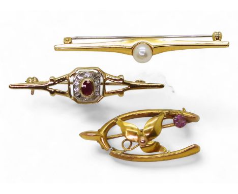A 9ct gold ruby and diamond brooch, a 9ct pink gem set lucky wishbone brooch (af) and a further pearl brooch, weight all toge