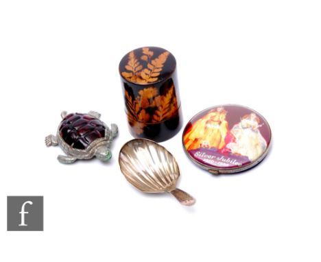 A small 19th century Fern ware cased glass scent bottle and stopper, a compact to commemorate the 1935 Silver Jubilee, a Tort