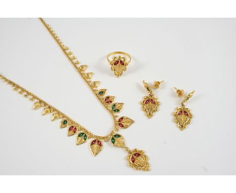 A CASED SET OF GOLD AND ENAMEL INDIAN JEWELLERY of gold filigree design set with red and green enamel, comprising a necklet, 