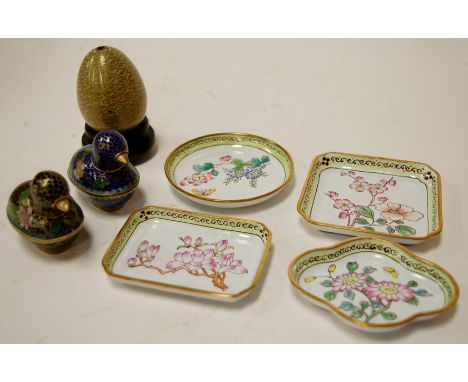 A small collection of boxed Chinese Republic table ornaments to include enamel trinket dishes, cloisonne eggs etc