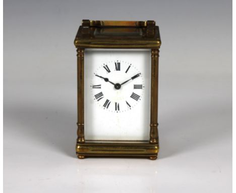A French gilt brass carriage clock, with corniche case, shaped handle, Roman white enamel dial and single train movement, uns
