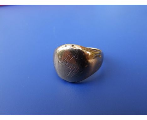 An '18ct' yellow metal signet ring engraved initials 'NW'.  Finger size M/N.