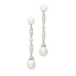PAIRE DE PENDANTS D'OREILLES PERLES DE CULTURE ET DIAMANTS