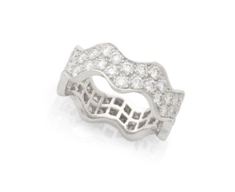 BAGUE DIAMANTSSertie d'un pavage de diamants de taille brillant sur une monture mouvementée, poinçon français pour l'or blanc