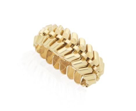 BRACELET 'TANK' OR, CIRCA 1940Articulé de maillons géométriques,  poinçon français pour l'or 18K (750°/00), poinçon de maître
