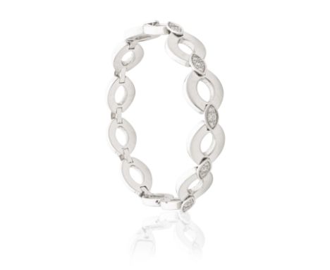 CARTIER: BRACELET 'DIADEA LARIAT' DIAMANTSComposé de maillons ovales partiellement sertis de diamants de taille brillant, sig