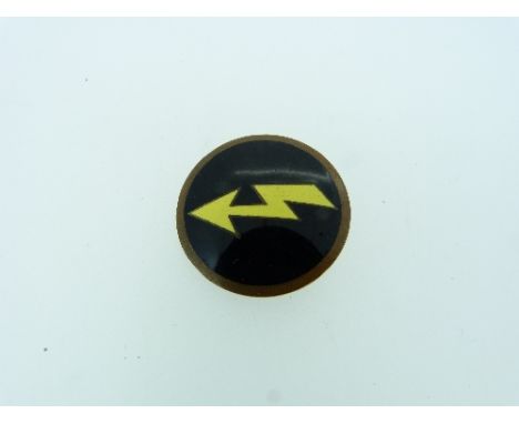 A W.W.II period German Nazi technical operators enamelled metal Badge, of circular form, yellow arrow on a black background.