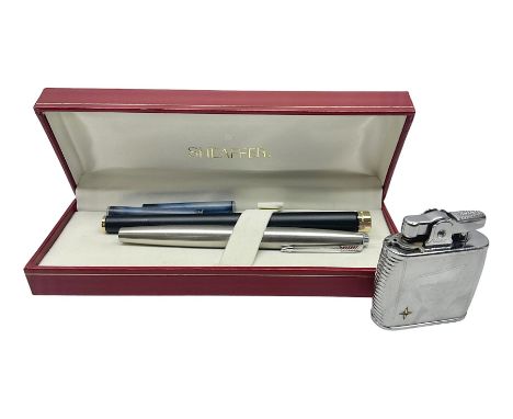 Sheaffer fountain pen, with 14ct gold nib, boxed, together with a Parker fountain pen and a Ronson Viking lighter