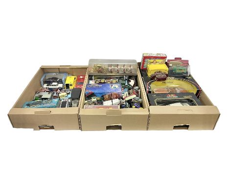 Quantity of playworn boxed and loose model and die-cast vehicles to include Matchbox Models of Yesteryear YSH1 Gypsy Caravan 