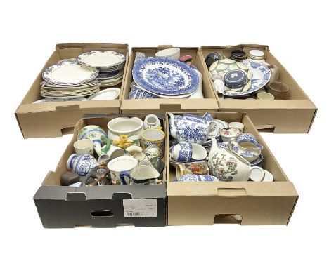 Wedgwood jasperware trinket box, commemorative ware, blue and white ceramics and a collection of other ceramics and collectab