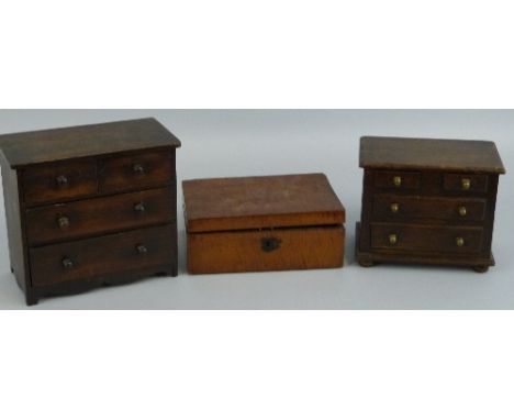 An early 20th Century fiddle back mahogany games box, of plain oblong form, the inside of the lid with specimen wood marquetr