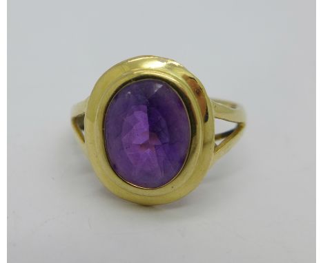 A 14ct gold and amethyst ring, 2.1g, L