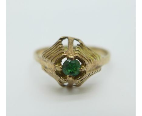 A 9ct gold and green stone ring, 2.5g, P