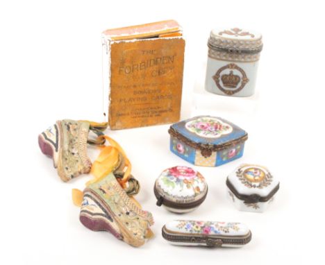 A mixed lot comprising a pair of Chinese embroidered miniature shoes, 7cm, a set of ïThe Forbidden CityÍ souvenir playing car