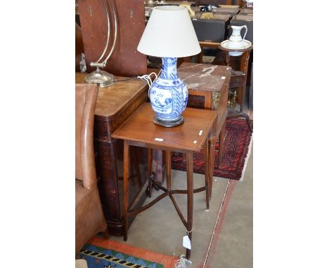 Edwardian mahogany square occasional table to/w a Chinese blue and white ceramic table lamp with pagoda landscape decoration 