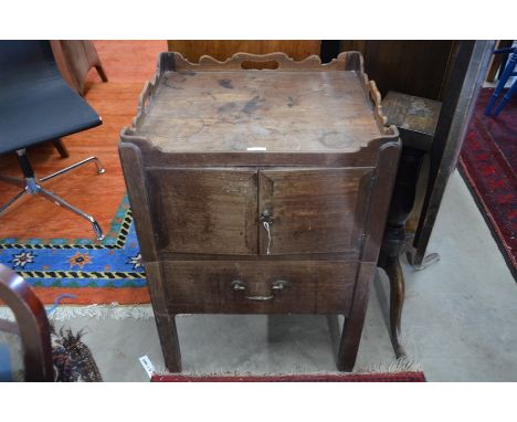 A Georgian mahogany chest commode with tray top over two doors and commode drawer 55cm W x 47cm D x 79cm H