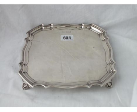 A George II plain salver on four bracket feet 8” wide –  Sheffield 1904, 450g       