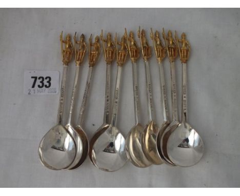 Set of twelve spoons with silver gilt centurion finials, 240g  