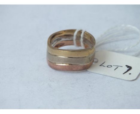 A heavy 9ct three colour wedding band, 4.2g size K   