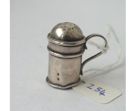 A miniature silver pepper in the form of a tankard – B’Ham 1900  