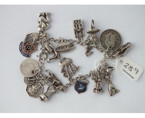 A silver charm bracelet, 44g      
