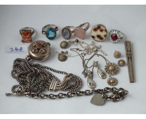 A bag of various silver marcasite rings, chains etc., 139g   