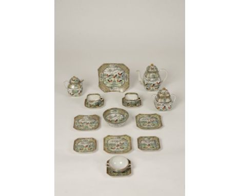 AN EXTENSIVE CHINESE TEA SERVICE decorated with cockerels, foliage and blossom, early 20th century
