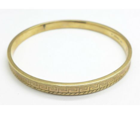 A 9ct gold bangle, hallmarked Birmingham 1925, Barnet Henry Joseph, 10.8g 
