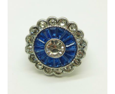 An Art Deco style blue and white 'flower' dress ring, N 