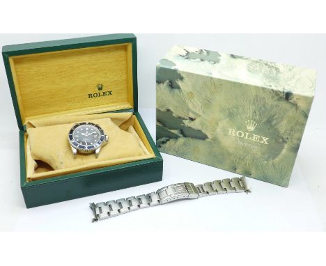 A Rolex Submariner Superlative Chronometer Date wristwatch, 1000ft=300m, ref. 16610, serial number E6190XX, with boxes (no pa