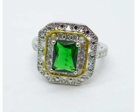 An Art Deco style green and white dress ring, N 